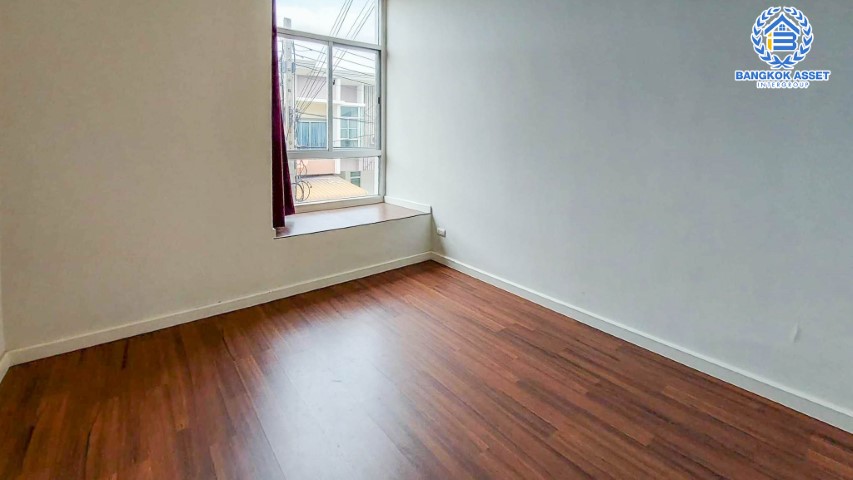 *****ทาวน์เฮ้าส์มือสองย่านปทุมธานี ม.ฮาบิทาวน์ โฟลด์ ติวานนท์-แจ้งวัฒนะ เนื้อที่กว้างขวางถึง 27 ตร.ว. ฟังก์ชัน 3 ห้องนอน 2 ห้องน้ำ 2 ที่จอดรถ บ้านดี ทำเลโดน แถมฟรี! 2 เครื่องปรับอากาศ ใกล้รถไฟฟ้าในอนาคตสายสีชมพู "สถานีแยกปากเกร็ด" และทางด่วน "ศรีสมาน" ในราคาสุดคุ้ม!